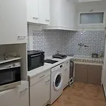 50 M De La Arrivee Et Depart Autonome דירה
