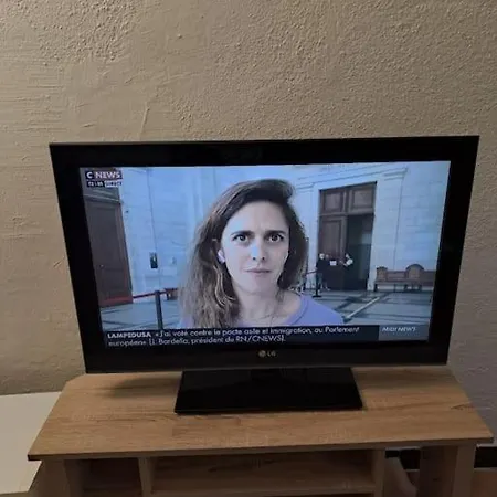 Apartament 50 M De La Arrivee Et Depart Autonome *